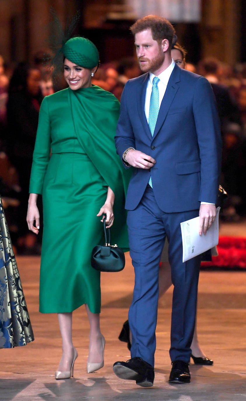 Relajados y sonrientes, el duque y la duquesa de Sussex hicieron este lunes su última aparición como miembros de la realeza británica, acompañando a la reina Isabel II en un oficio religioso en Londres, antes de dar el salto a su nueva vida. Ambos asistieron junto a los otros miembros de la familia real a una misa la Abadía de Westminster con motivo del día de la Mancomunidad británica.