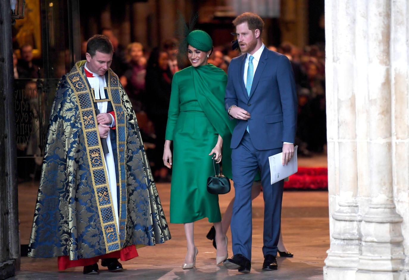 Relajados y sonrientes, el duque y la duquesa de Sussex hicieron este lunes su última aparición como miembros de la realeza británica, acompañando a la reina Isabel II en un oficio religioso en Londres, antes de dar el salto a su nueva vida. Ambos asistieron junto a los otros miembros de la familia real a una misa la Abadía de Westminster con motivo del día de la Mancomunidad británica.