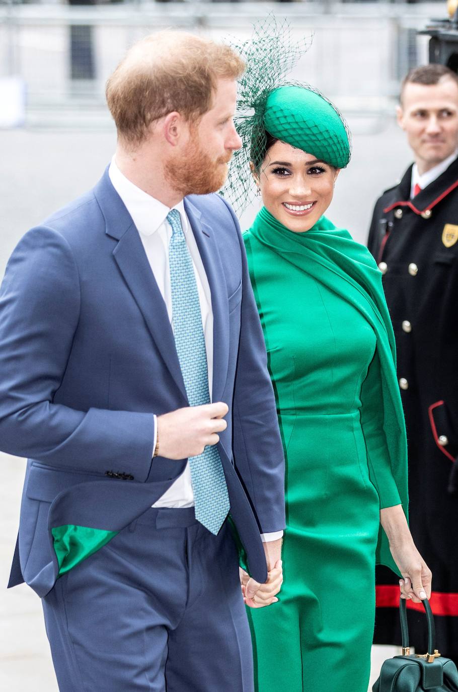 Relajados y sonrientes, el duque y la duquesa de Sussex hicieron este lunes su última aparición como miembros de la realeza británica, acompañando a la reina Isabel II en un oficio religioso en Londres, antes de dar el salto a su nueva vida. Ambos asistieron junto a los otros miembros de la familia real a una misa la Abadía de Westminster con motivo del día de la Mancomunidad británica.