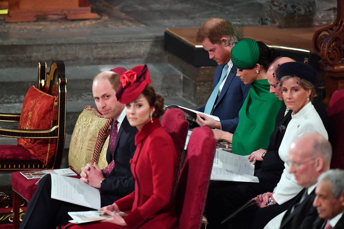 Relajados y sonrientes, el duque y la duquesa de Sussex hicieron este lunes su última aparición como miembros de la realeza británica, acompañando a la reina Isabel II en un oficio religioso en Londres, antes de dar el salto a su nueva vida. Ambos asistieron junto a los otros miembros de la familia real a una misa la Abadía de Westminster con motivo del día de la Mancomunidad británica.