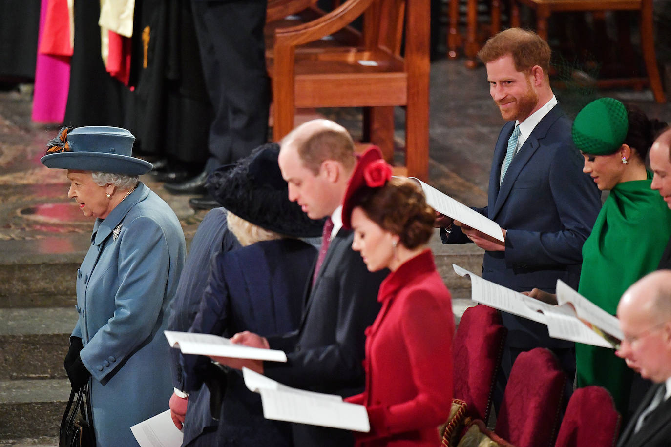 Relajados y sonrientes, el duque y la duquesa de Sussex hicieron este lunes su última aparición como miembros de la realeza británica, acompañando a la reina Isabel II en un oficio religioso en Londres, antes de dar el salto a su nueva vida. Ambos asistieron junto a los otros miembros de la familia real a una misa la Abadía de Westminster con motivo del día de la Mancomunidad británica.