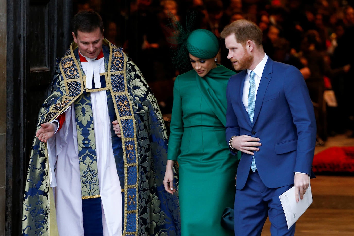 Relajados y sonrientes, el duque y la duquesa de Sussex hicieron este lunes su última aparición como miembros de la realeza británica, acompañando a la reina Isabel II en un oficio religioso en Londres, antes de dar el salto a su nueva vida. Ambos asistieron junto a los otros miembros de la familia real a una misa la Abadía de Westminster con motivo del día de la Mancomunidad británica.