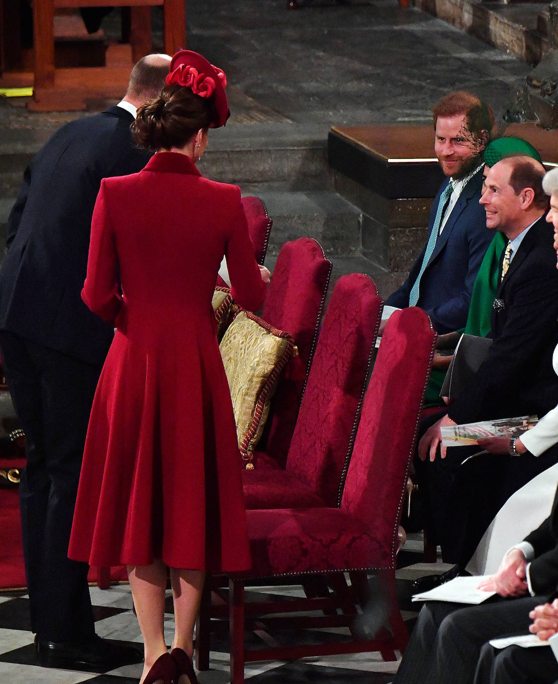 Relajados y sonrientes, el duque y la duquesa de Sussex hicieron este lunes su última aparición como miembros de la realeza británica, acompañando a la reina Isabel II en un oficio religioso en Londres, antes de dar el salto a su nueva vida. Ambos asistieron junto a los otros miembros de la familia real a una misa la Abadía de Westminster con motivo del día de la Mancomunidad británica.