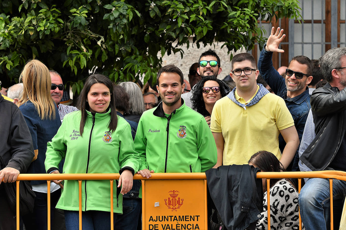 La mascletà de este martes 10 de marzo ha sido obra de Pirotecnia Crespo de Alzira, que ha decidido que su espectáculo pirotécnico sirviera de homenaje a la Guardia Civil, con el color verde como protagonista. Si has estado allí, búscate en estas imágenes: