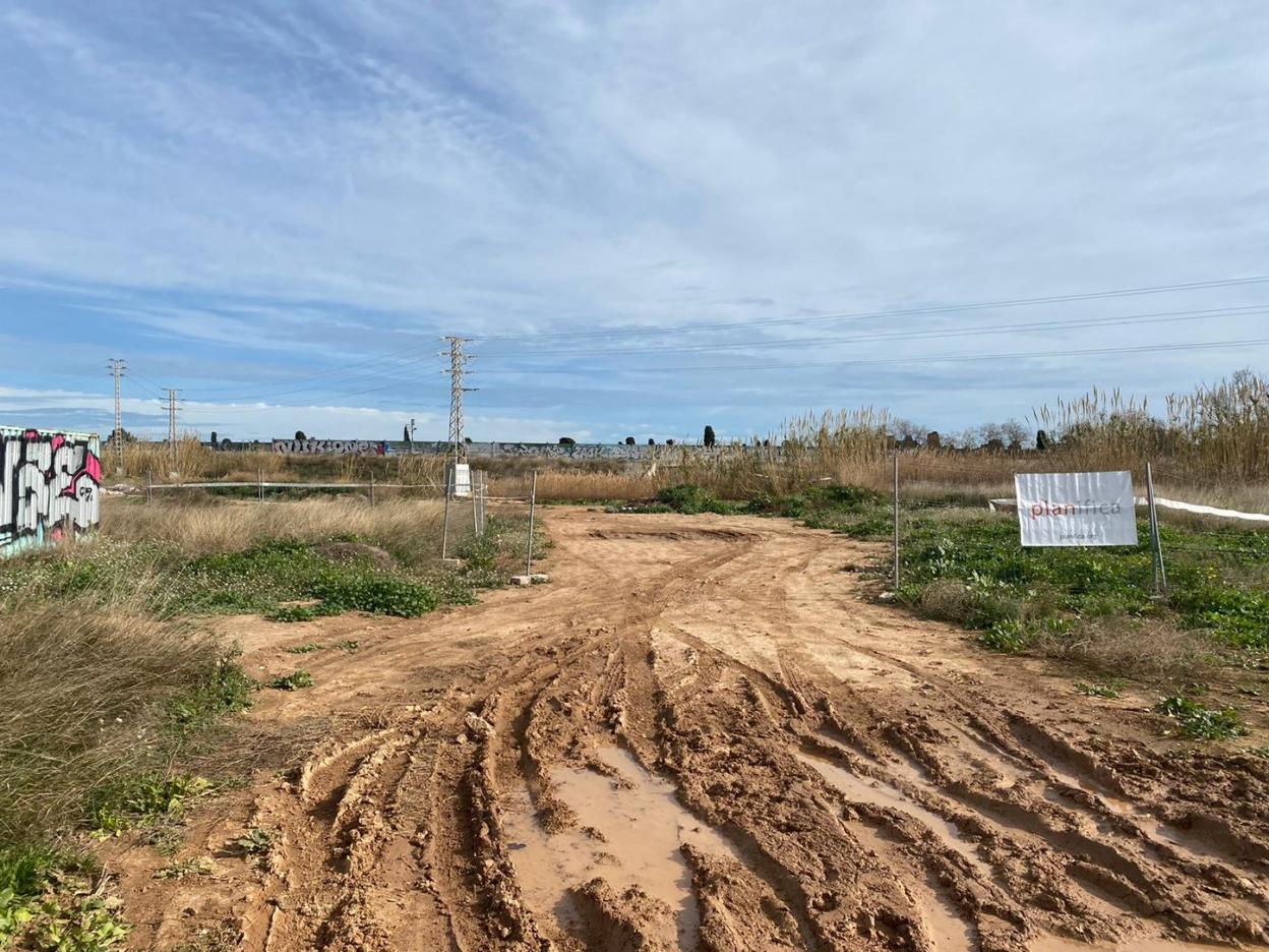 Zona de obras abandonada, junto a la V-30. lp