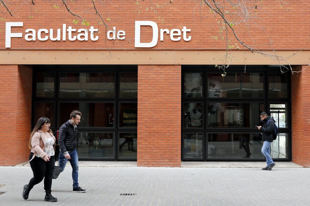 Hospitales privados suspenden las prácticas universitarias por prevención
