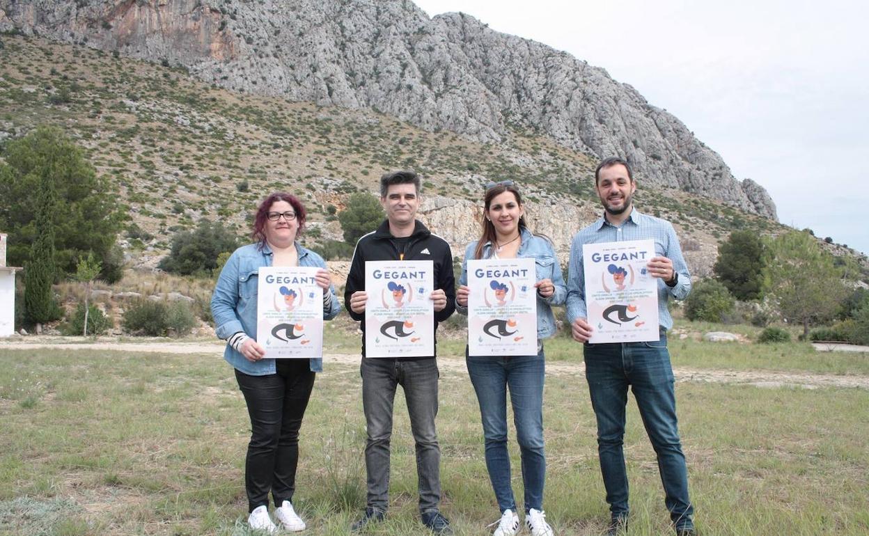 Los ediles de Ondara junto a los miembros de la organización del evento.