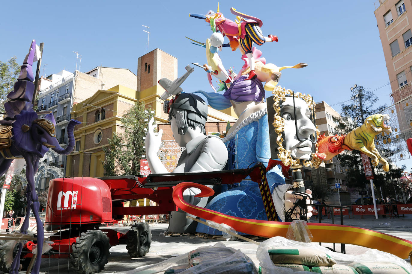 Las Fallas de Valencia se suspendieron el pasado 10 de marzo por la pandemia del coronavirus, una medida histórica que no ocurría desde la Guerra Civil. El sector vive en la incertidumbre desde entonces. 