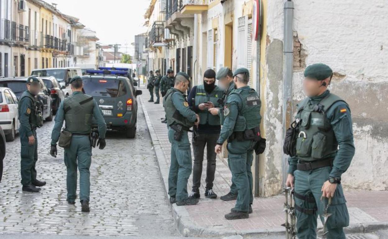 Un grupo de guardias civiles que participaron en la operación. 