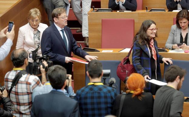 Ximo Puig comparece ante el pleno de Les Corts Valencianes, para informar de las medidas adoptadas frente al coronavirus. 