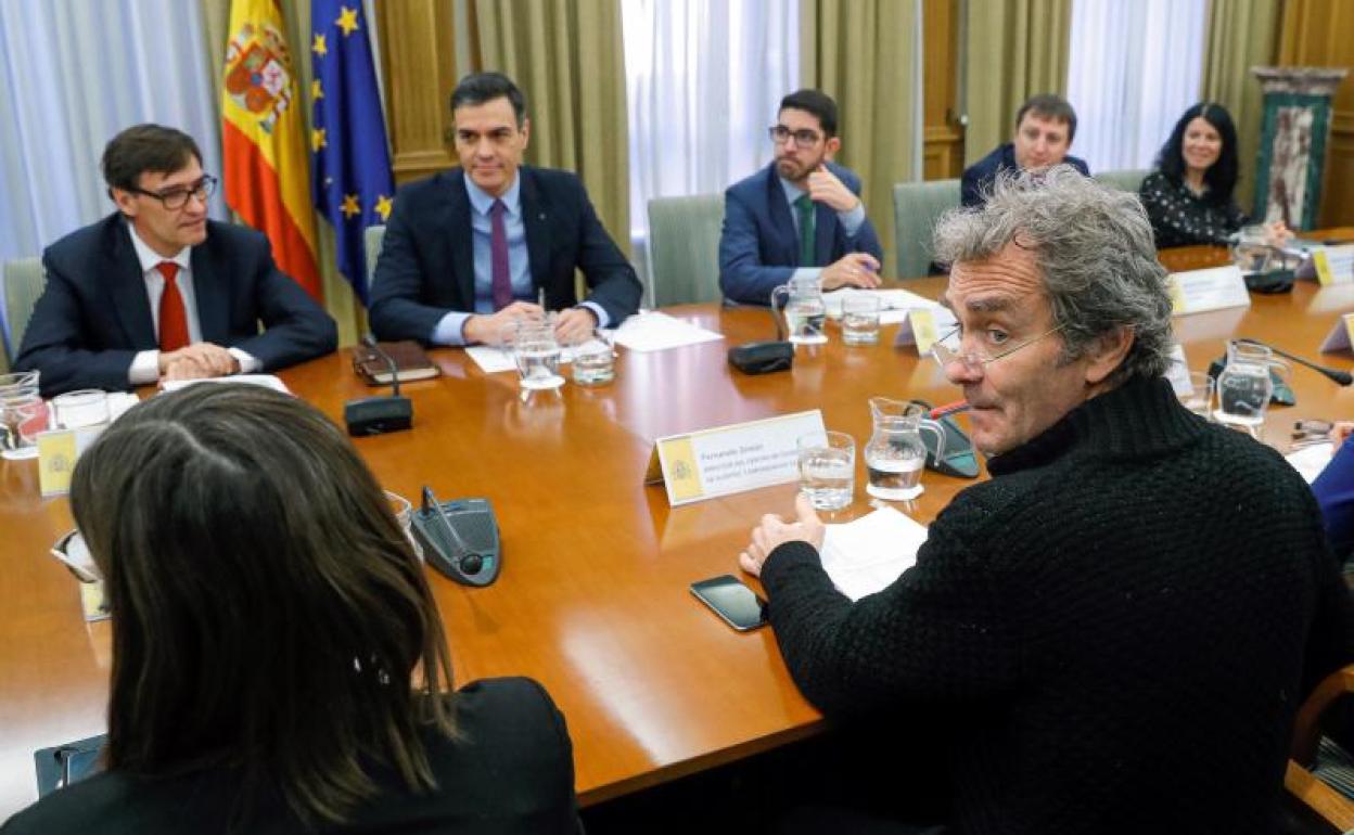 Pedro Sánchez preside una reunión en el Ministerio de Sanidad el pasado miércoles 