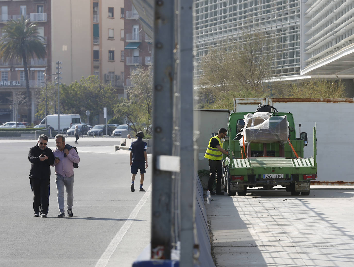 Fotos: Traslado de fallas a &#039;La &#039;Base&#039; de la Marina