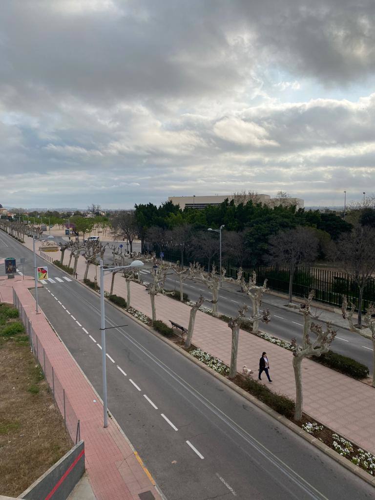 El nuevo escenario de alerta por el coronavirus provoca que las calles y plazas queden desiertas