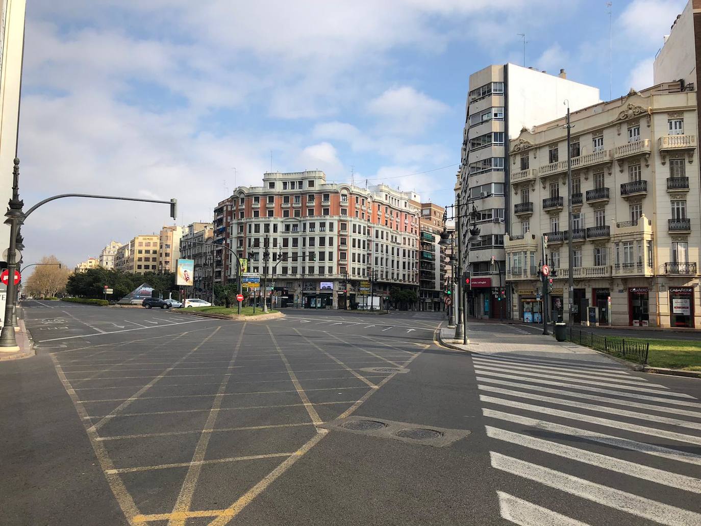 El nuevo escenario de alerta por el coronavirus provoca que las calles y plazas queden desiertas