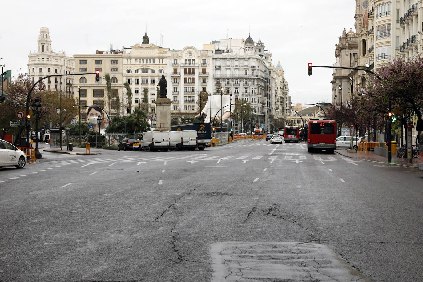 Las principales calles de la ciudad viven sus circulación ni transeúntes por la situación provocada por el Covid-19.