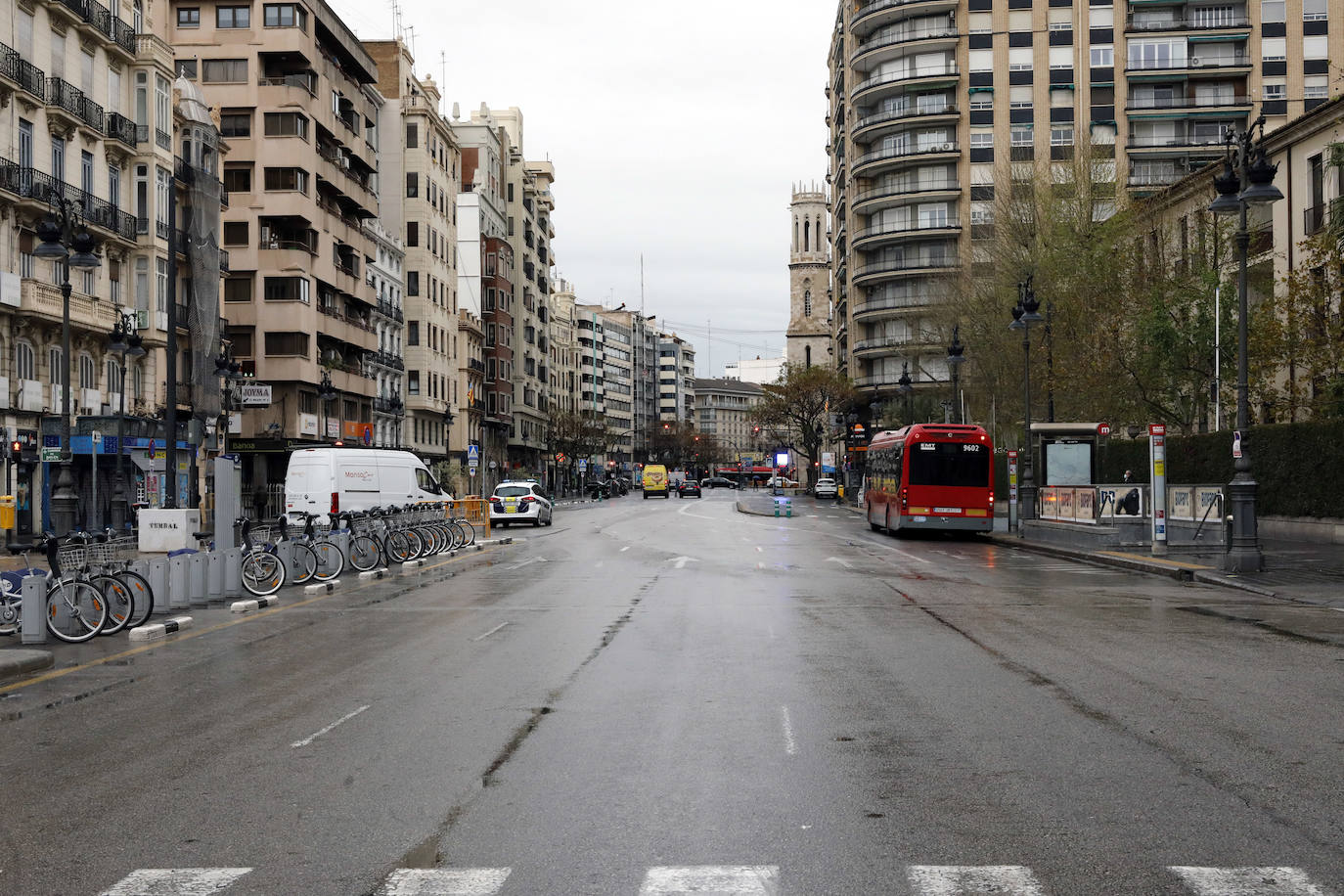 Las principales calles de la ciudad viven sus circulación ni transeúntes por la situación provocada por el Covid-19.