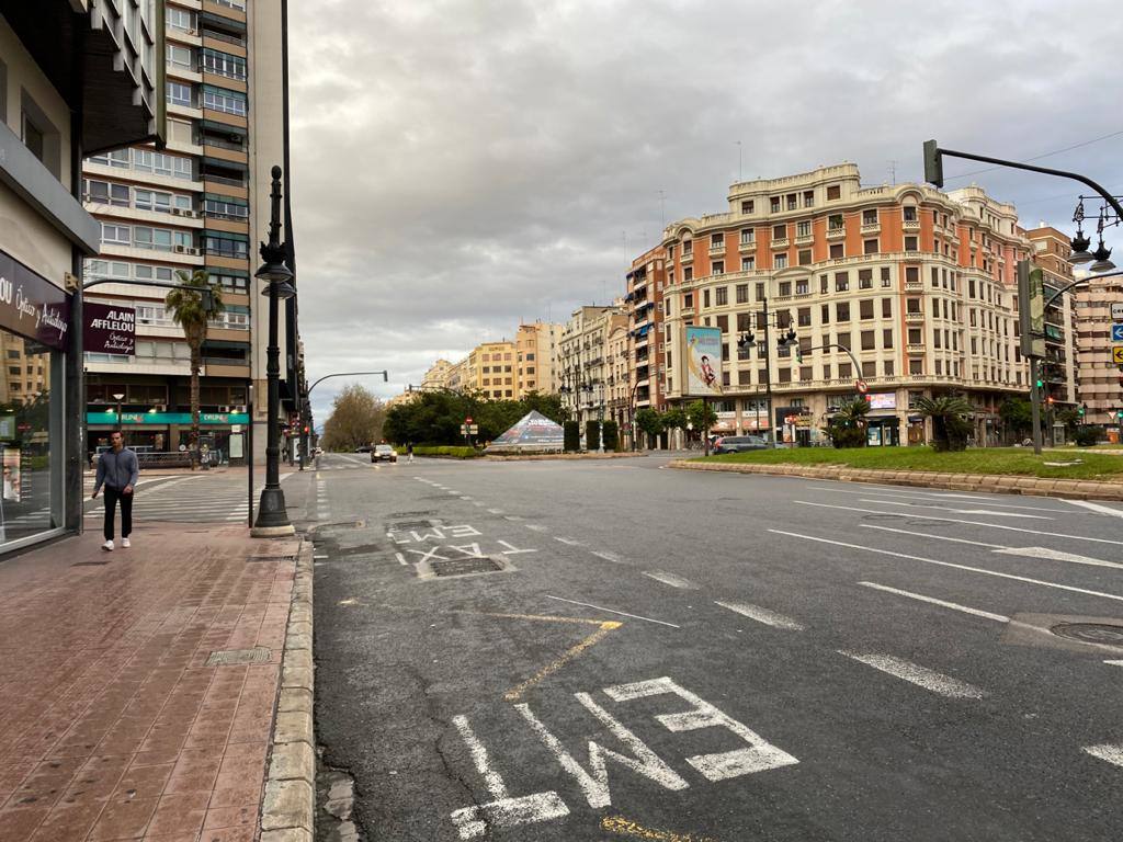 Las principales calles de la ciudad viven sus circulación ni transeúntes por la situación provocada por el Covid-19.