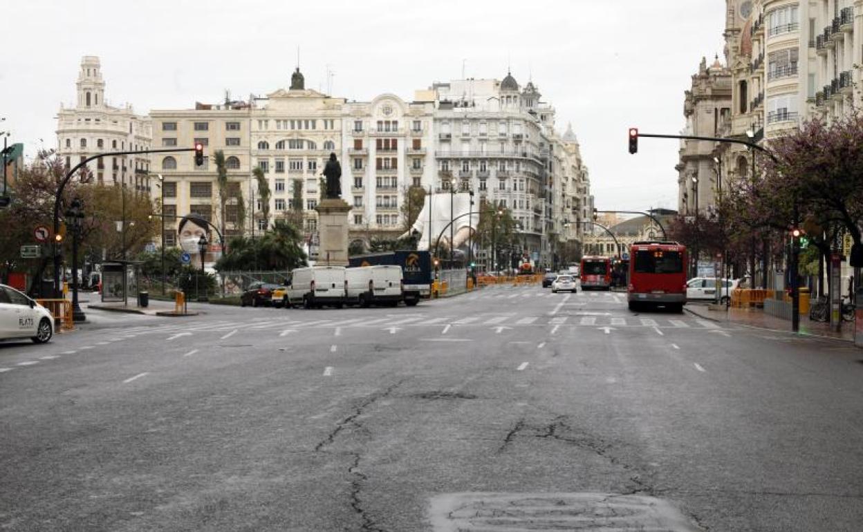 Aspecto de la plaza del Ayuntamiento, ayer por la mañana. 