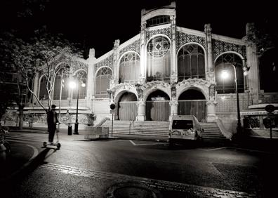 Imagen secundaria 1 - La noche sobre Valencia durante el estado de alarma.