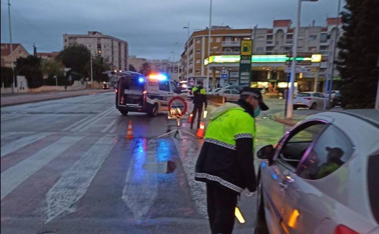 Un control realizado en el acceso al Grau de Gandia