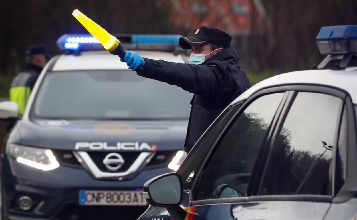 Un agente de la Policía Nacional. 