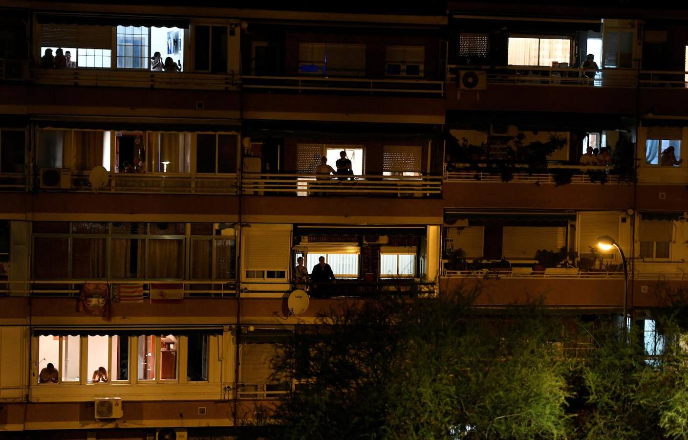 Aplausos desde las ventanas en Madrid.