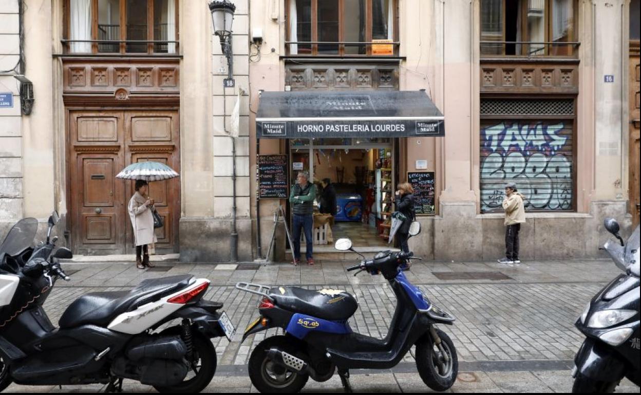 Horno abierto en el centro de Valencia durante el estado de alarma.