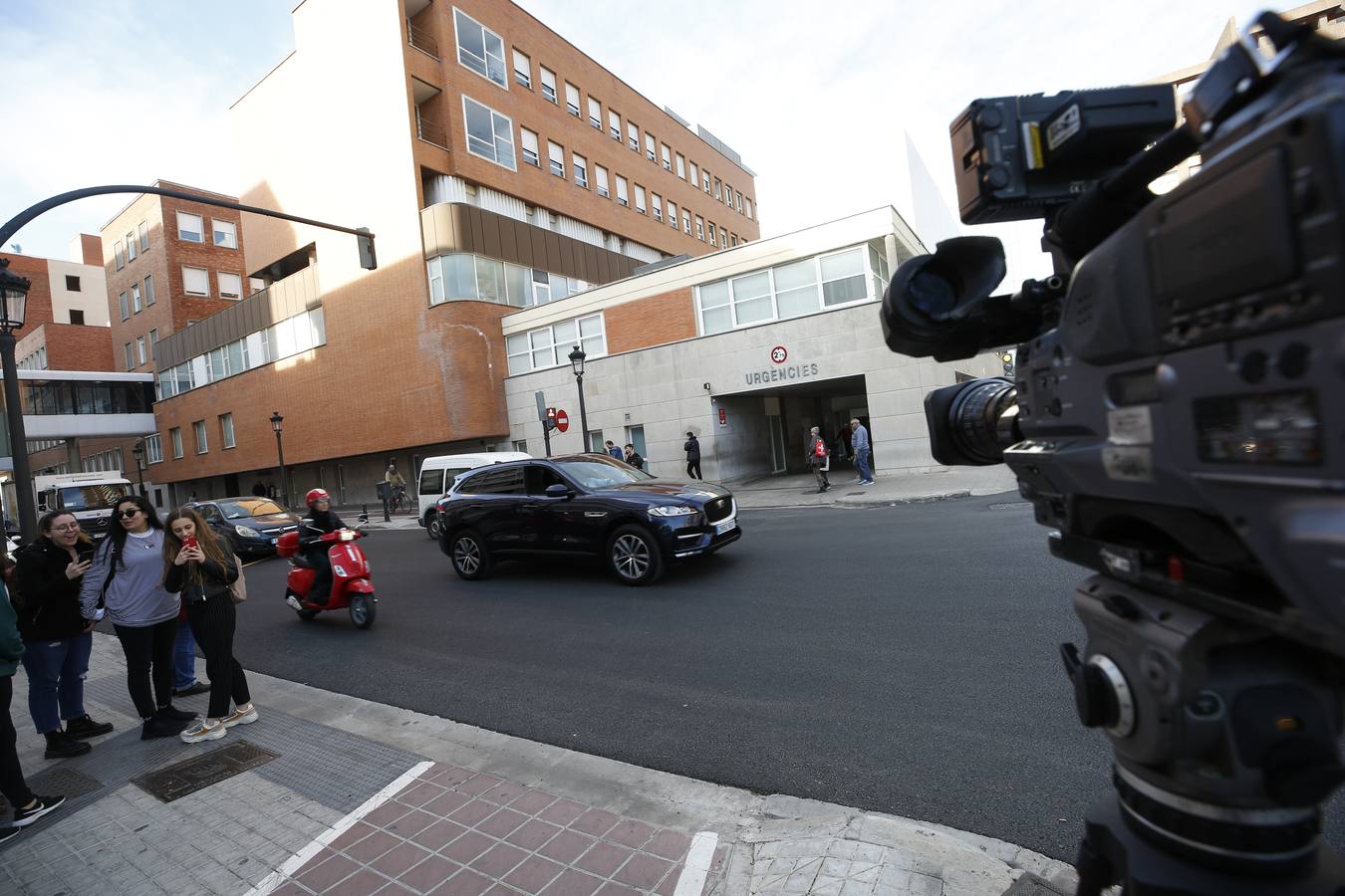 Una mujer roba 100 guantes y gel desinfectante en el hospital Clínico de Valencia