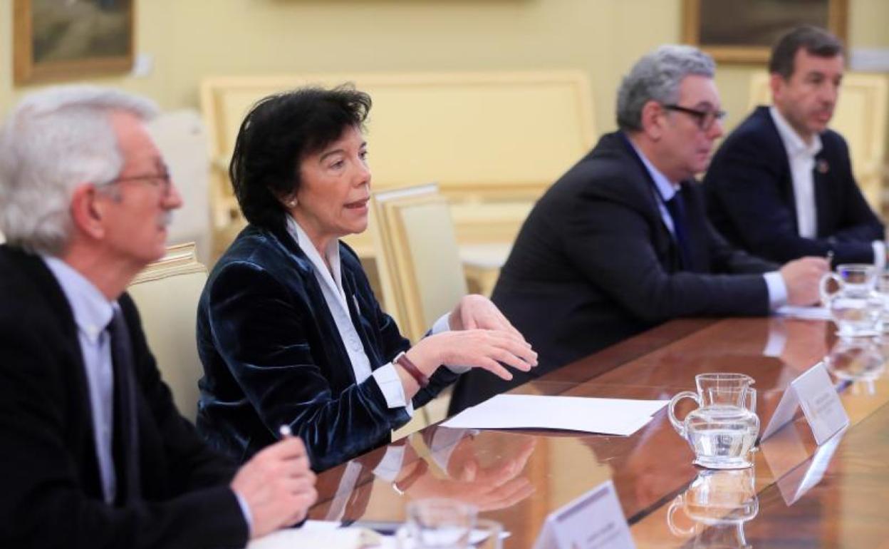 La ministra Isabel Celaá, durante la Conferendcia Sectorial celebrada ayer por videoconferencia. 
