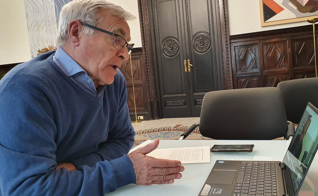 Joan Ribó, durante la videoconferencia con Rubén Martínez Dalmau.