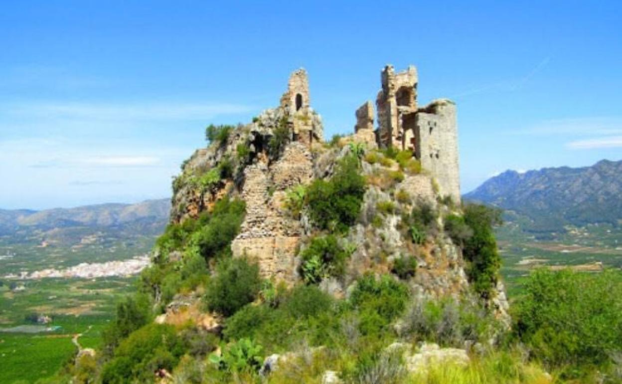 Panorámica del Castell de la Reina Mora ubicado en el término municipal de Benifairó. 