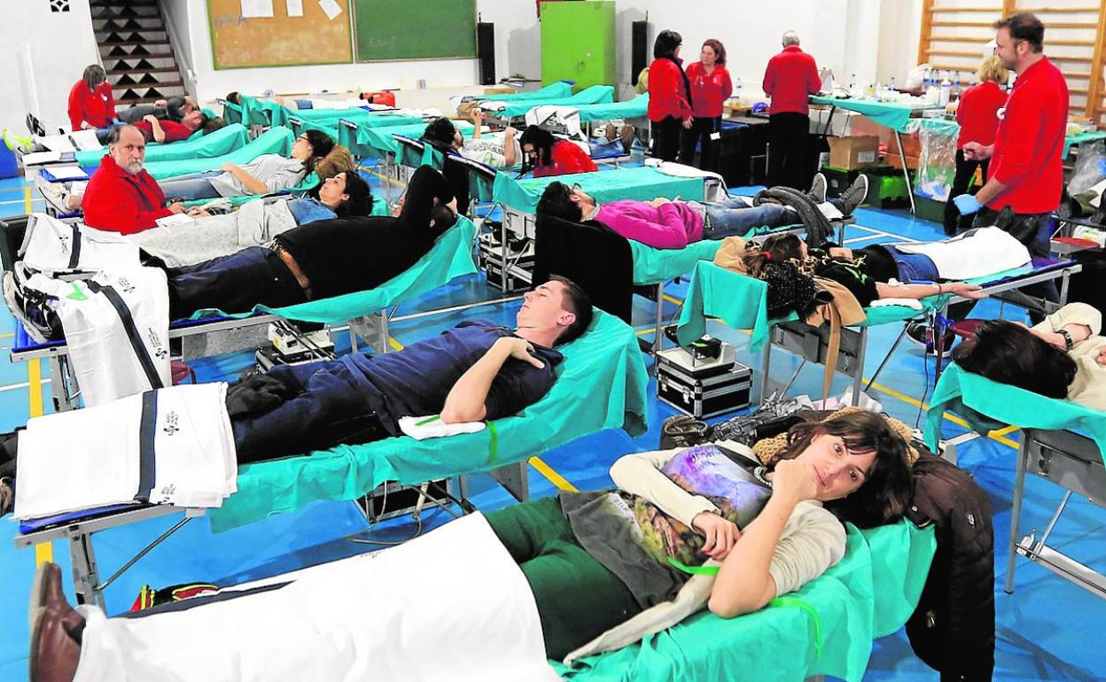 Donantes durante una de las jornadas de maratón de donación de sangre. 