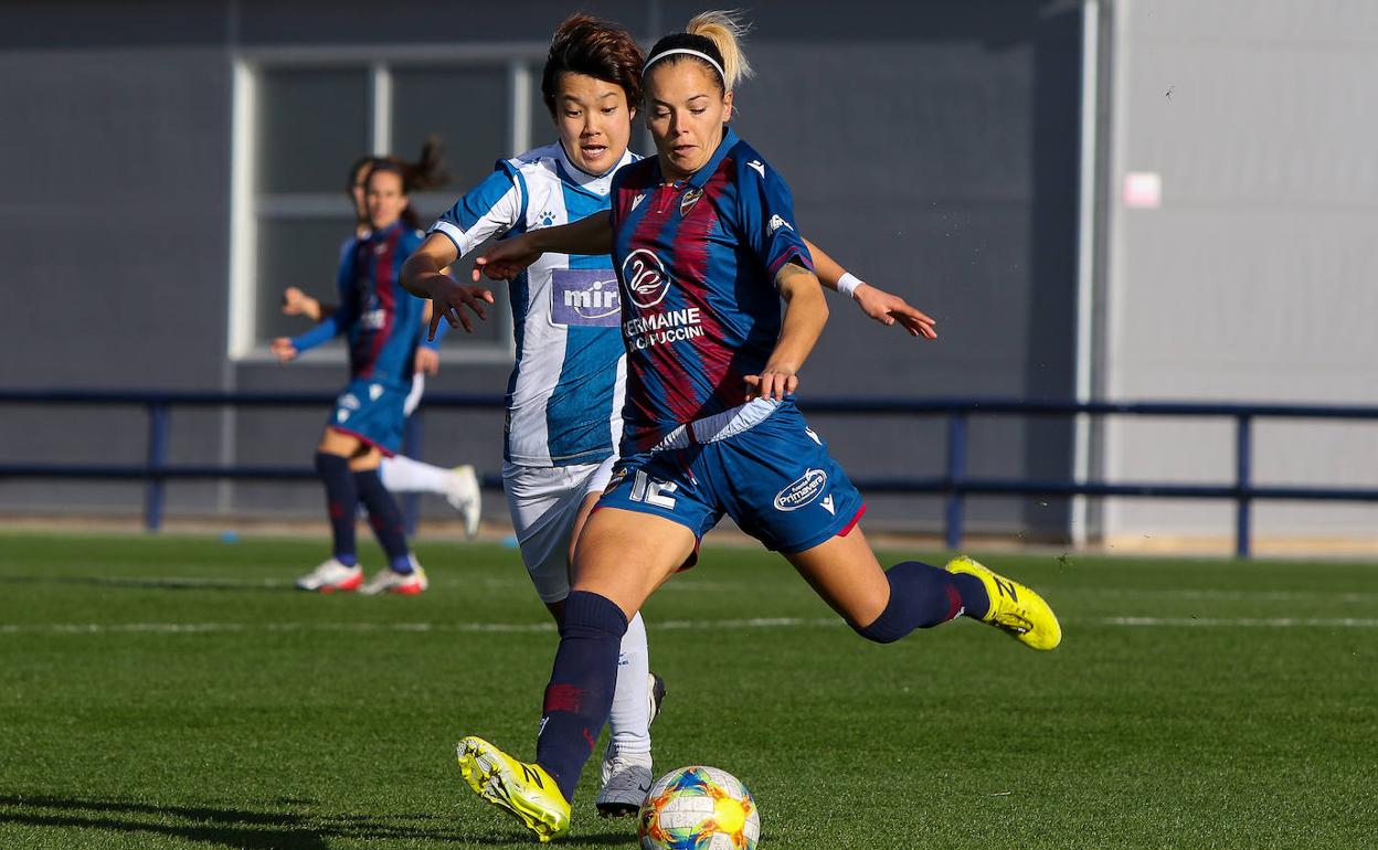 Claudia Zornoza, durante un partido contra el Espanyol de la presente temporada