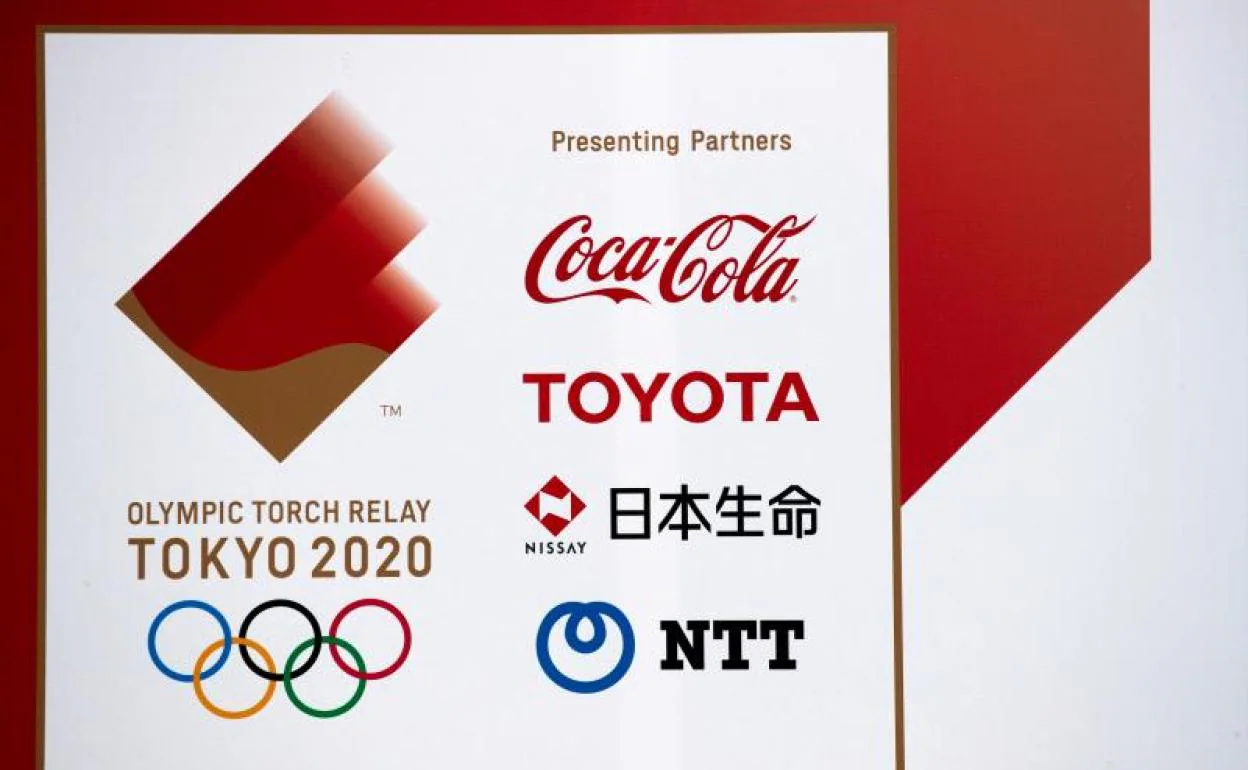 Cartel con algunos de los patrocinadores de los Juegos de Tokio 2020. 