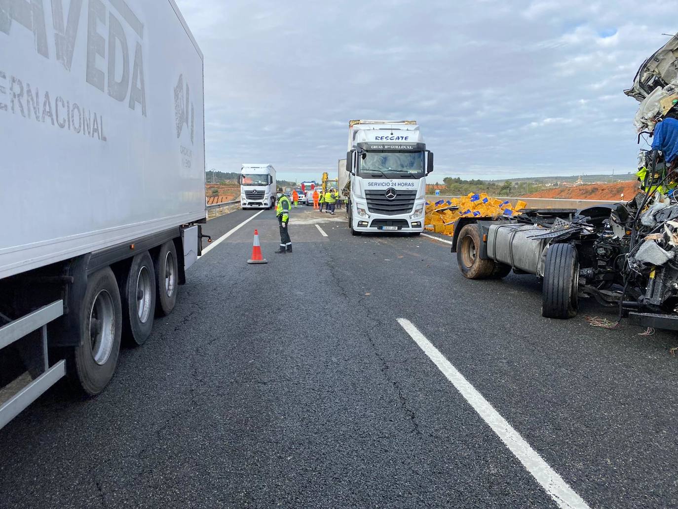 Accidente entre camiones en Utiel