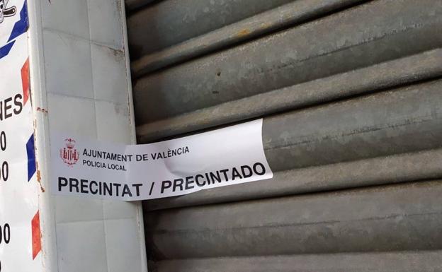 La Policía Local precinta una peluquería que trabajaba a puerta cerrada durante el estado de alarma