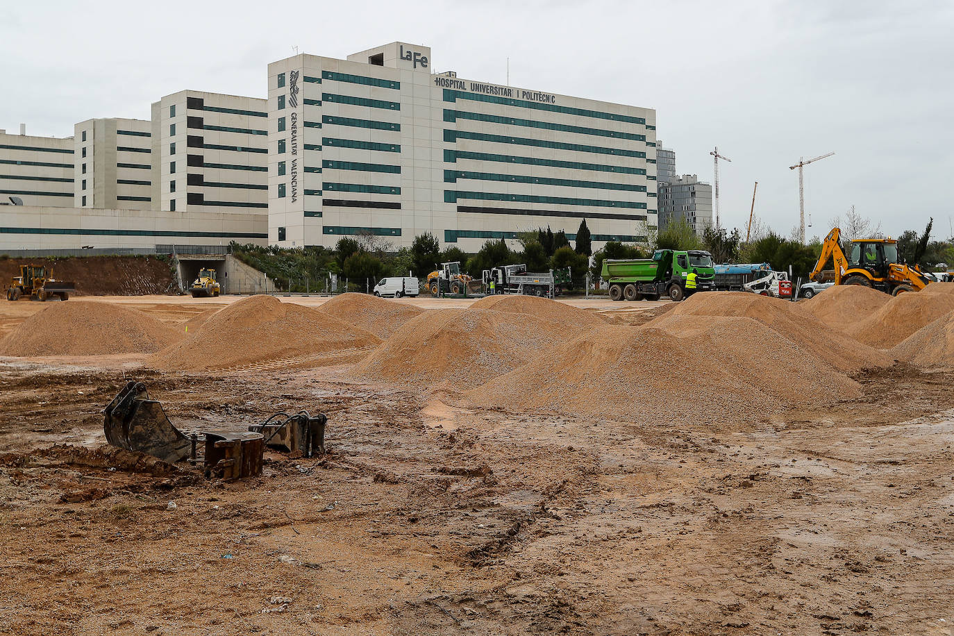 Obras para el hospital de campaña junto a La Fe. 