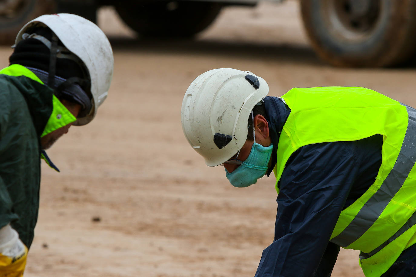 Obras para preparar el hospital de campaña junto a La Fe, en la segunda semana de estado de alarma.