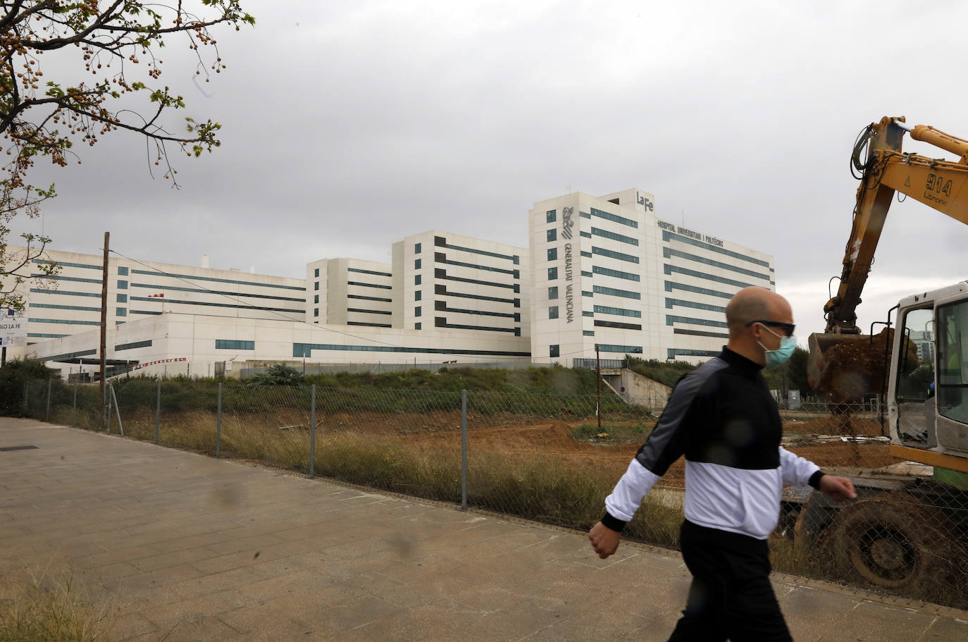 Primeras obras para preparar el hospital de campaña junto a La Fe.