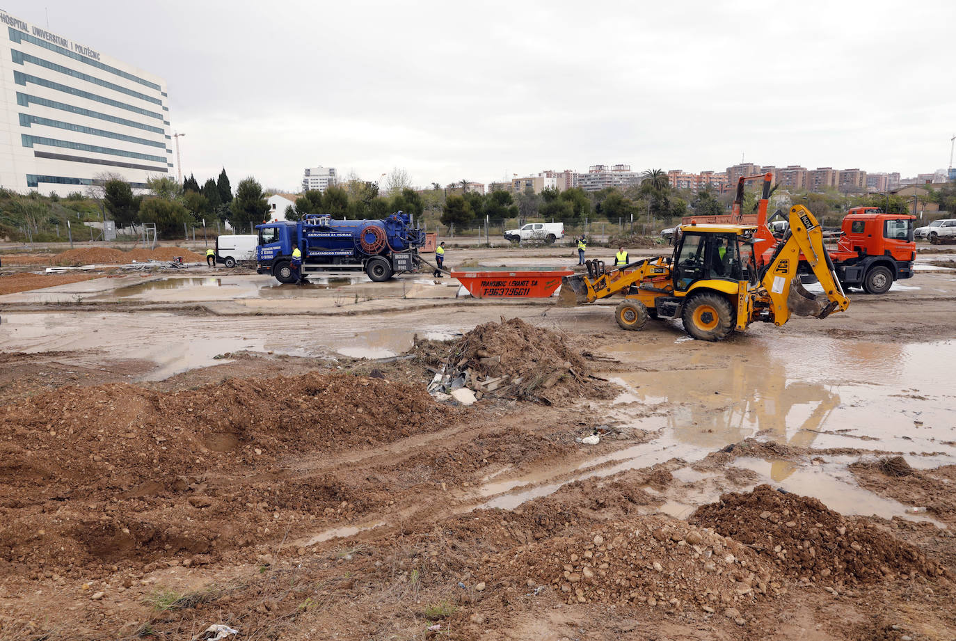 Primeras obras para preparar el hospital de campaña junto a La Fe.