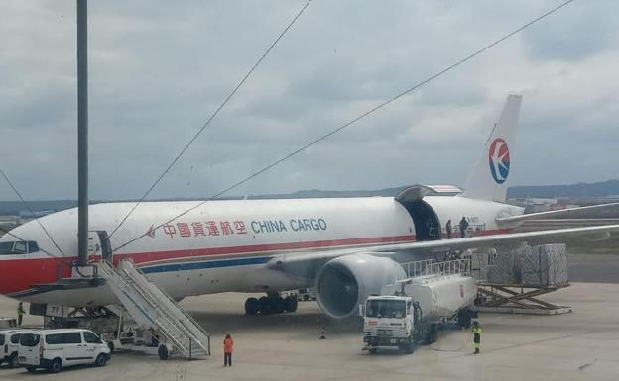 El avión con material sanitario que aterrizó la pasada semana en Zaragoza.