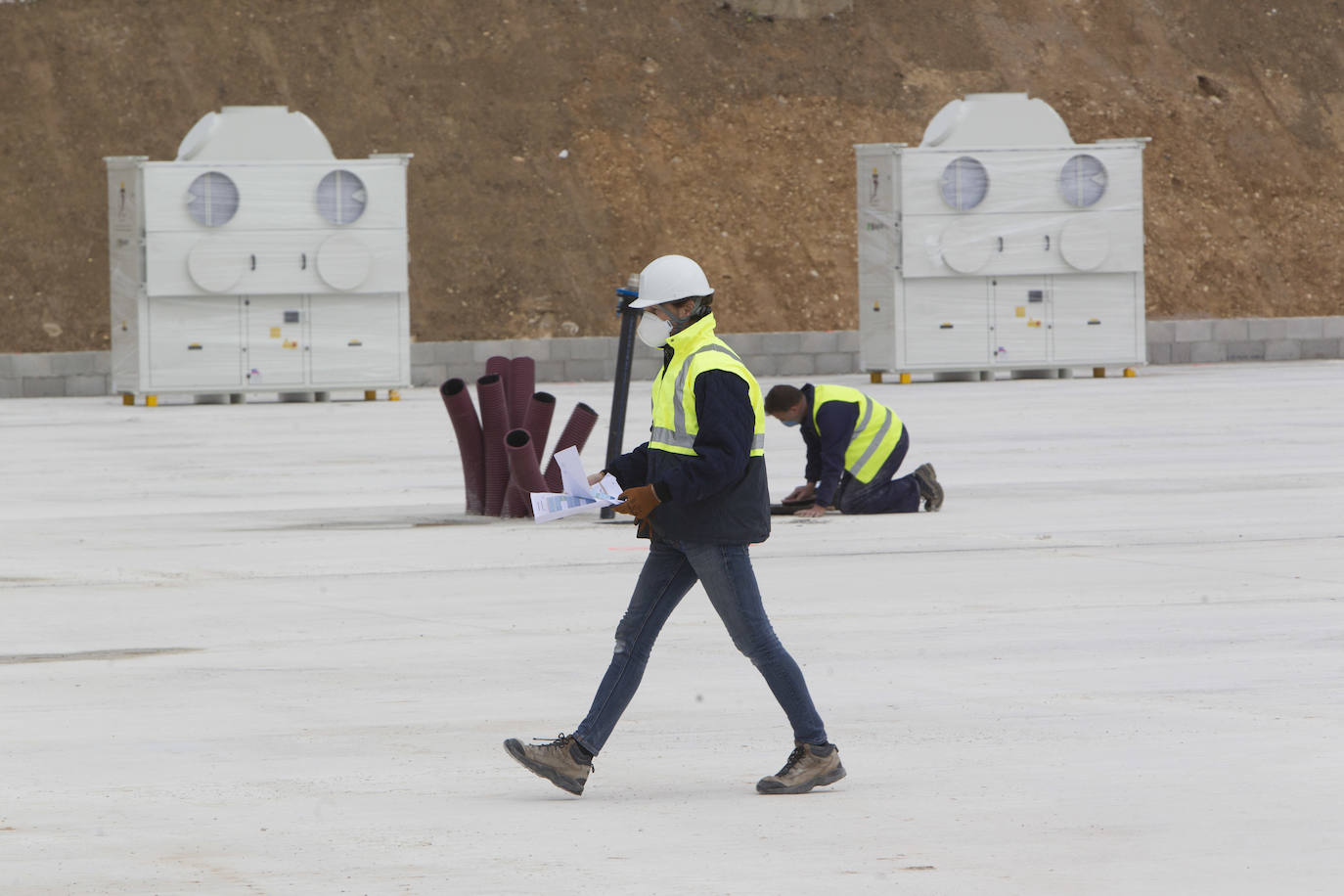 Obras para preparar el hospital de campaña junto a La Fe, en la segunda semana de estado de alarma.