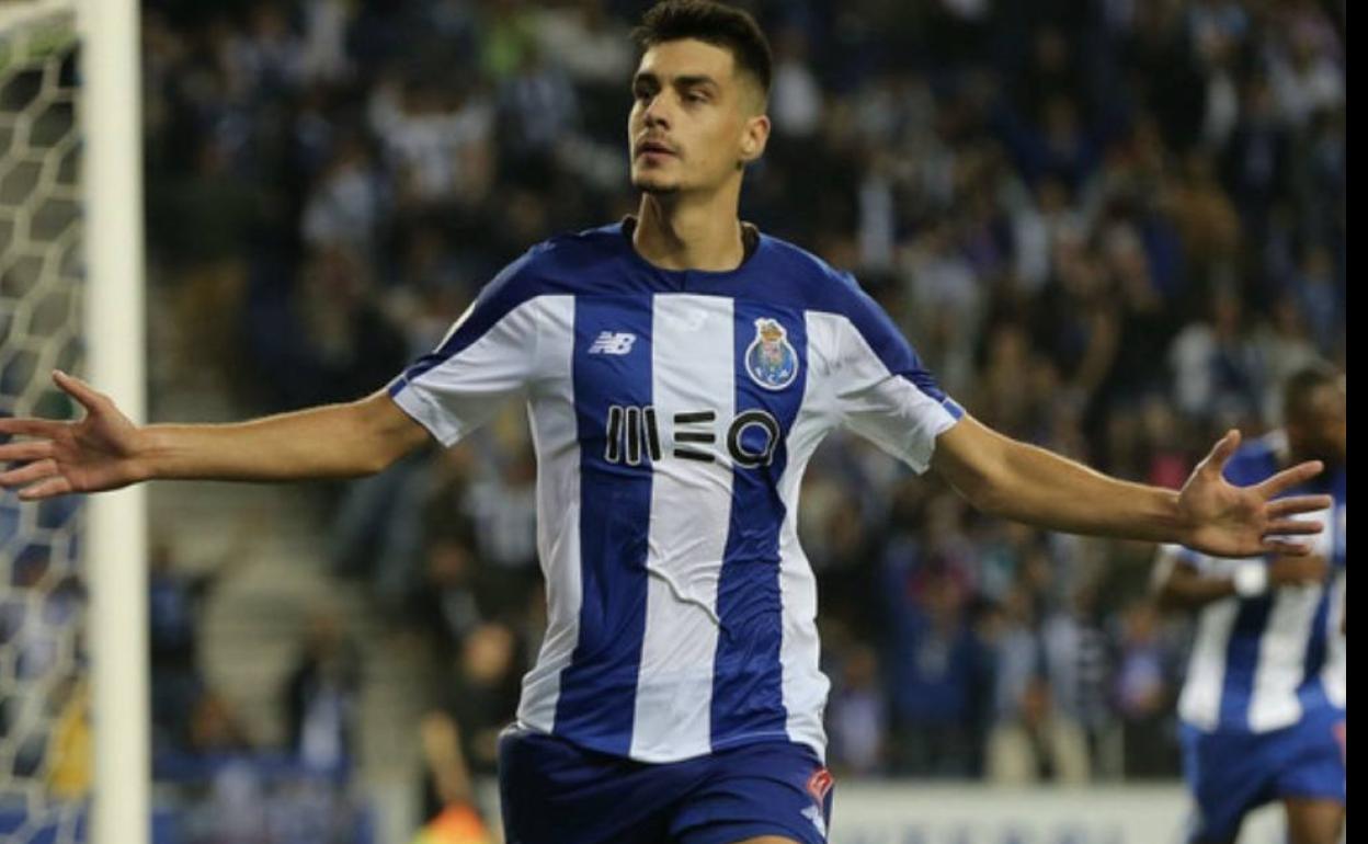 Diogo Leite celebra un gol con el Oporto