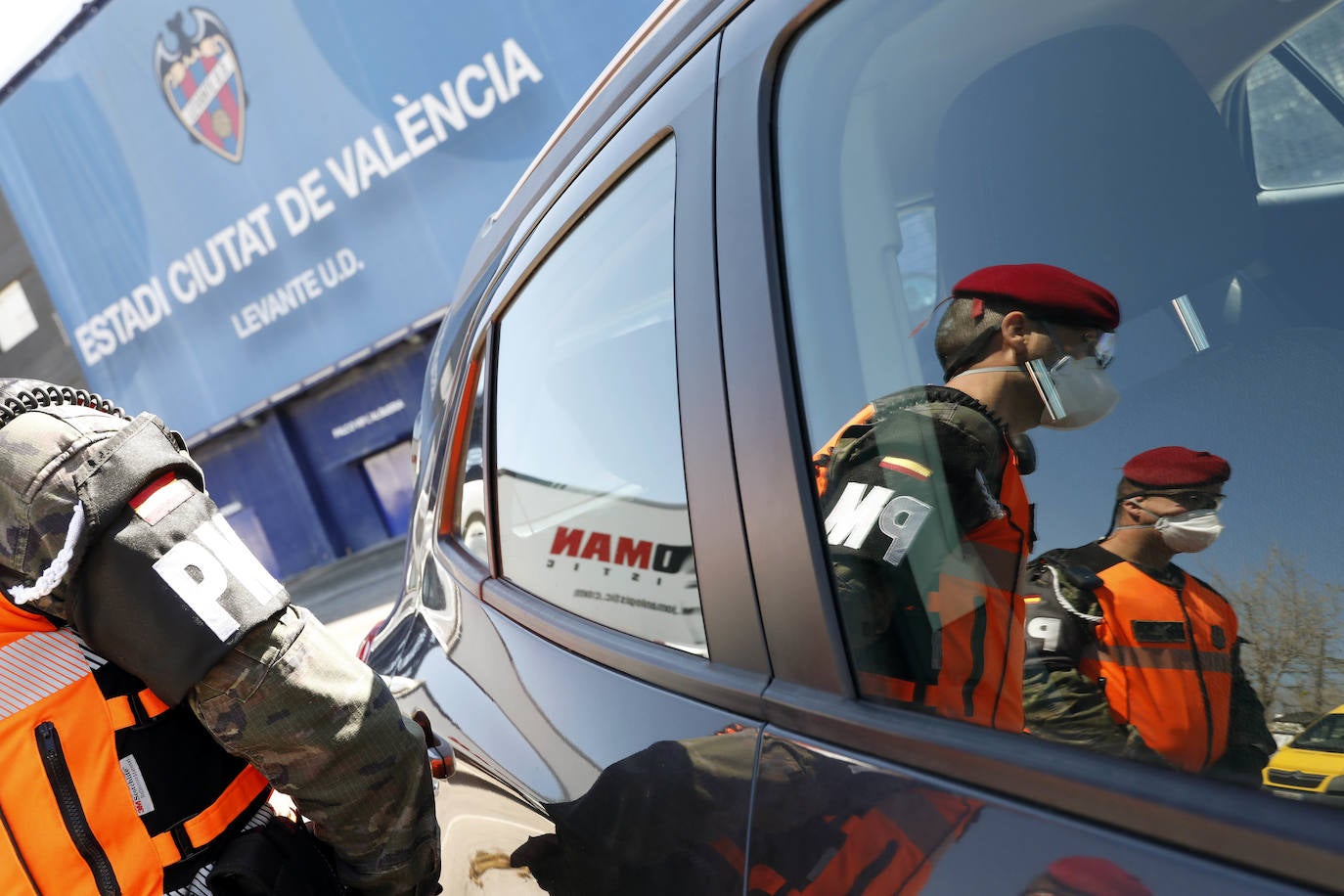 Fotos: La Policía Militar patrulla las calles de Valencia