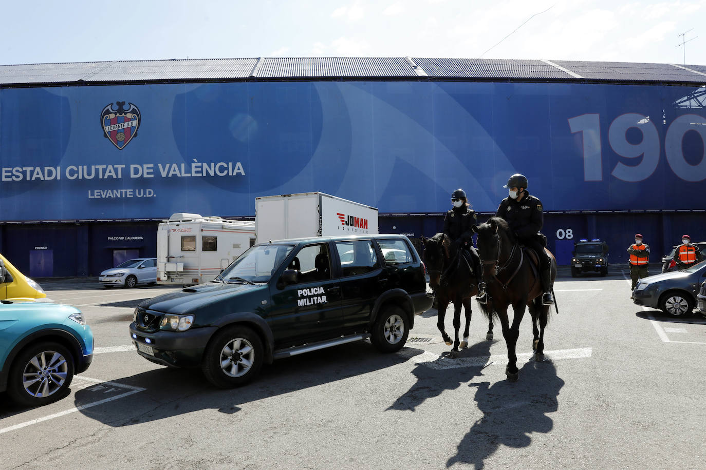 Fotos: La Policía Militar patrulla las calles de Valencia