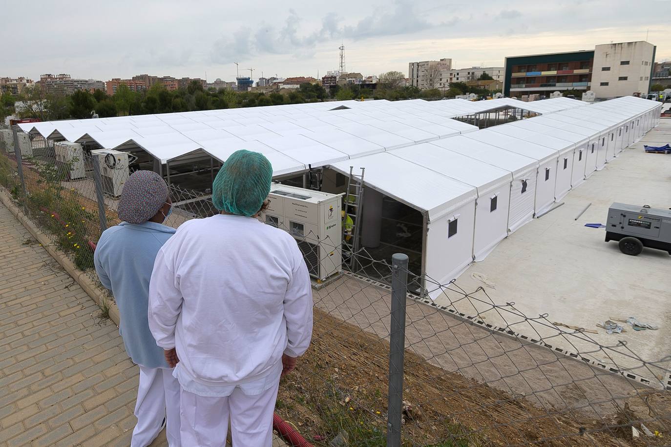 La crisis sanitaria de carácter mundial causada por el Covid-19 está desbordando el sistema hospitalario. El edificio, que se está construyendo junto al hospital La Fe, tendrá 500 camas.