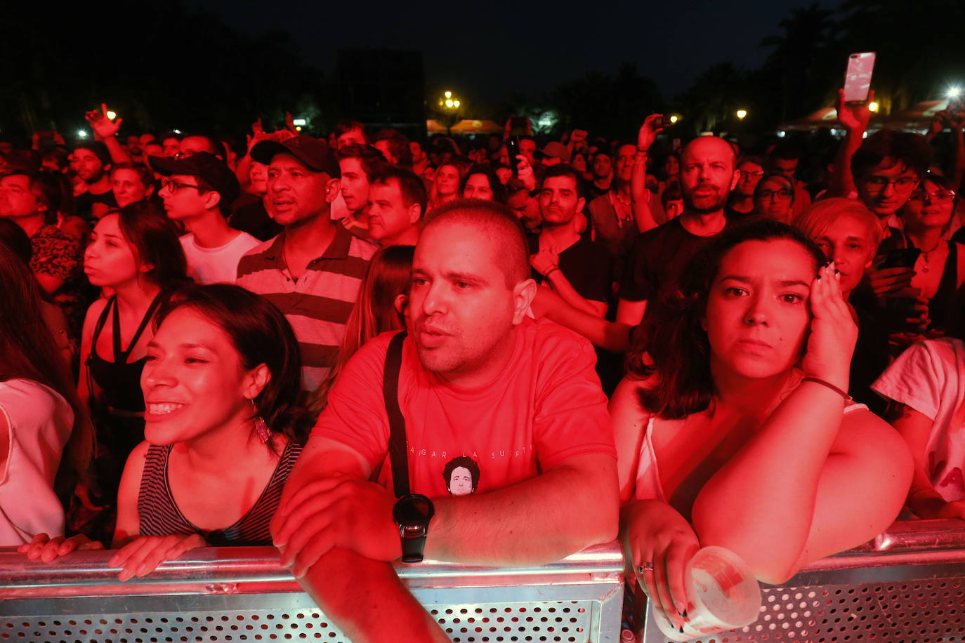 La crisis sanitaria ha provocado el confinamiento de miles de valencianos en sus casas, esto ha causado la cancelación de cientos de eventos. Tardaremos en volver a ver aglomeraciones de personas que eran habituales en la vida de los valencianos. Repasamos a continuación algunas multitudes que han entrado 'en cuarentena' por el coronavirus.