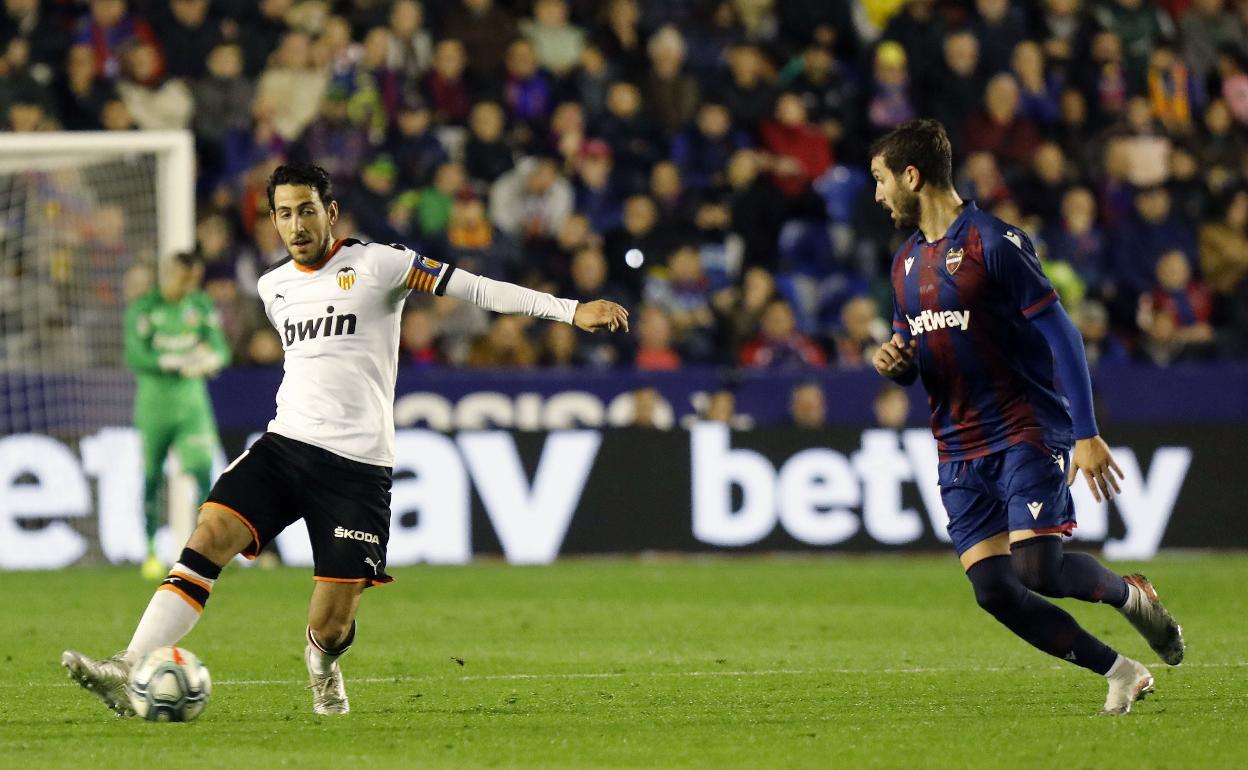 Parejo, en el derbi contra el Levante