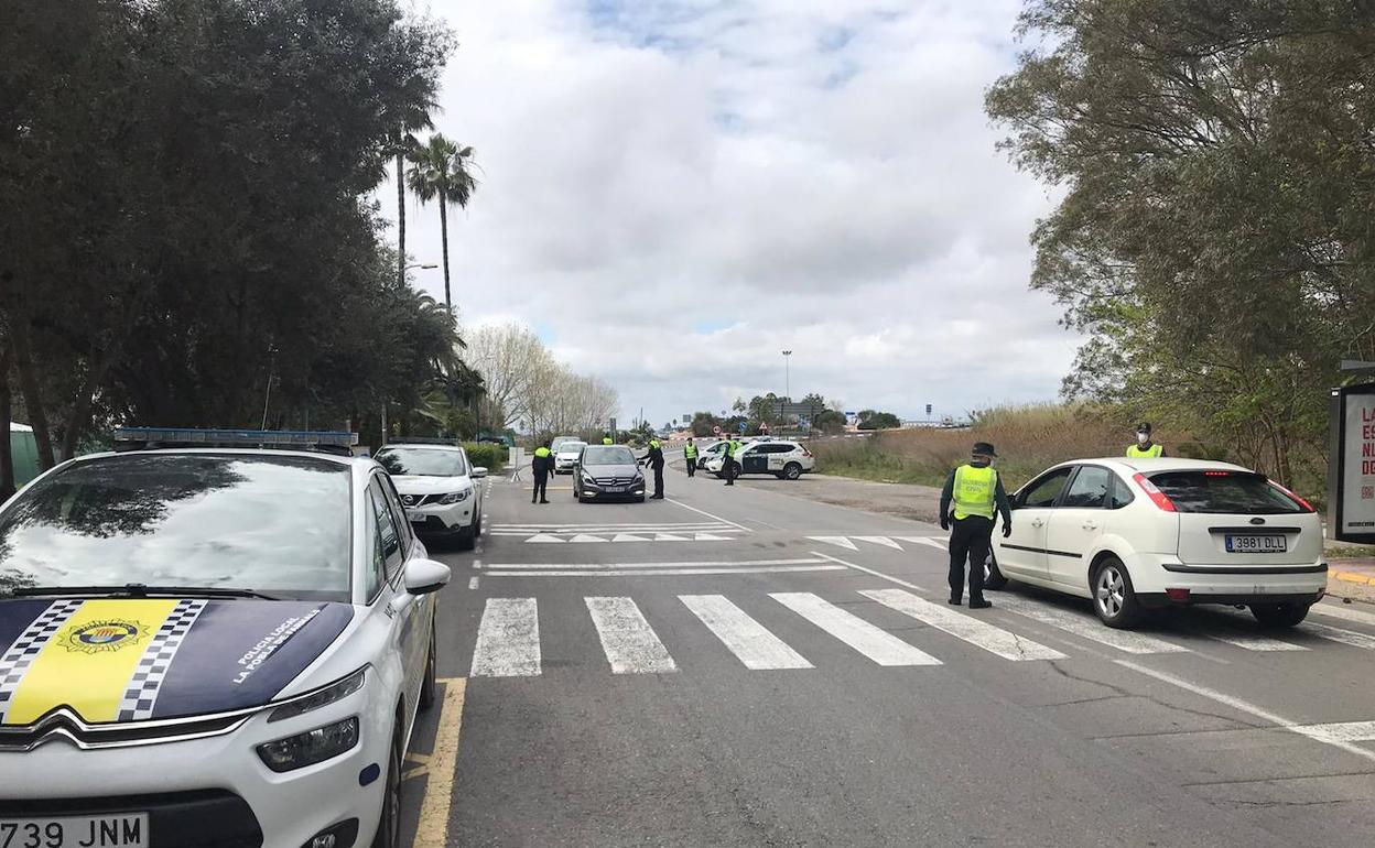 Los agentes en uno de los controles. 