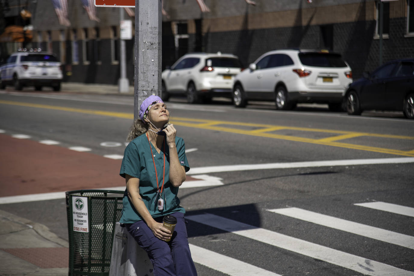 Ya no hay béisbol, ni carruajes de caballos, ni hordas de turistas. Han sido reemplazados por el canto de los pájaros, caminatas solitarias y un renovado aprecio por la belleza del Central Park durante la cuarentena de Nueva York debido al coronavirus. El virus ha matado hasta ahora a más de 12.000 personas en el estado de Nueva York, de un total de más de 223.000 casos confirmados. 